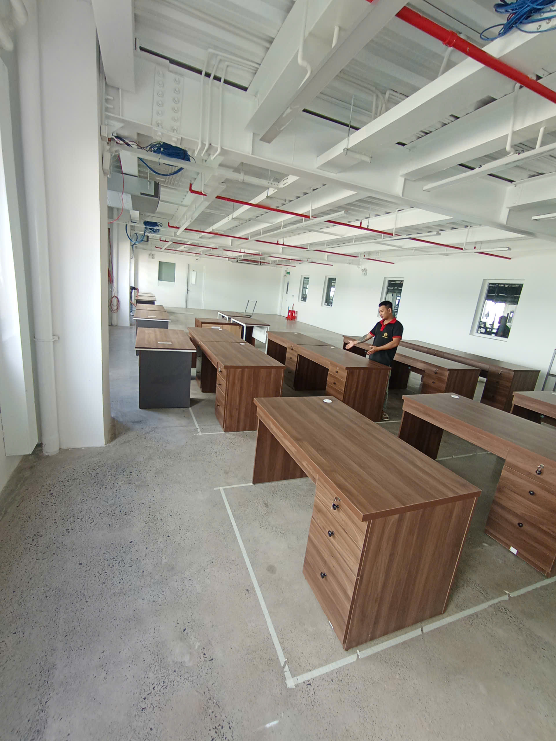 Vì sao nên chọn thi công nội thất văn phòng trọn gói?